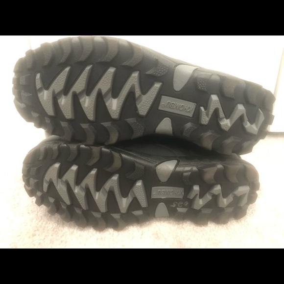 Kids Khombu Black Snow Boots with Zip Front and Drawstring Closure Size 4 - Picture 7 of 10